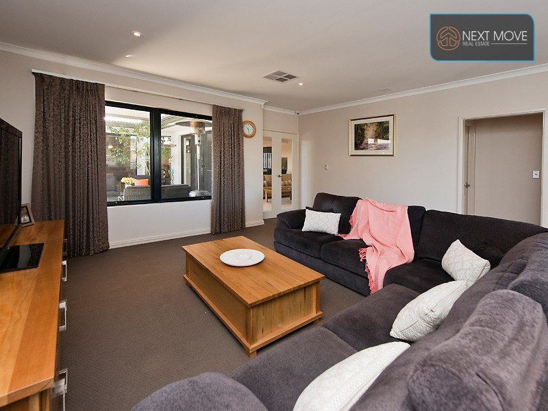 10 Danzil Street, Willagee WA 6156