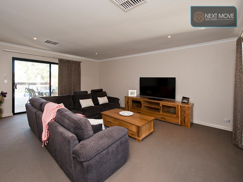 10 Danzil Street, Willagee WA 6156
