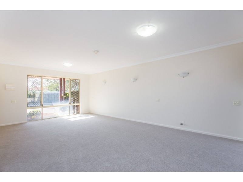 8/36 Margaret Hubery Village Fifth Avenue, Rossmoyne WA 6148