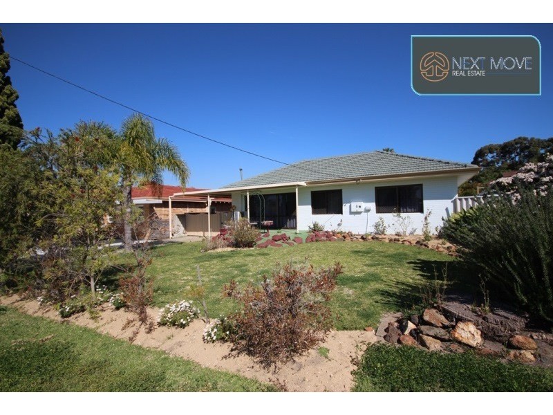 8 Moorhouse St, Willagee WA 6156