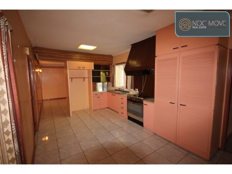 8 Moorhouse St, Willagee WA 6156