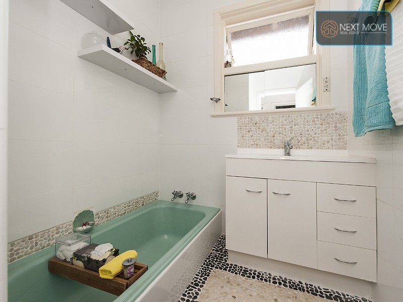 18 Radney St, Willagee WA 6156