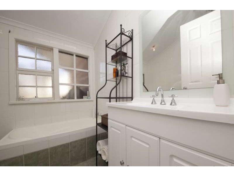 5 Bartlett St, Willagee WA 6156