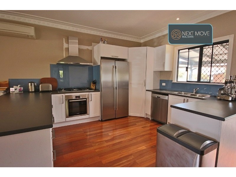 8 Dunford St, Willagee WA 6156