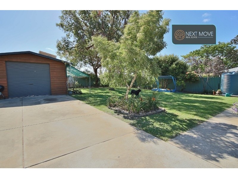 8 Dunford St, Willagee WA 6156