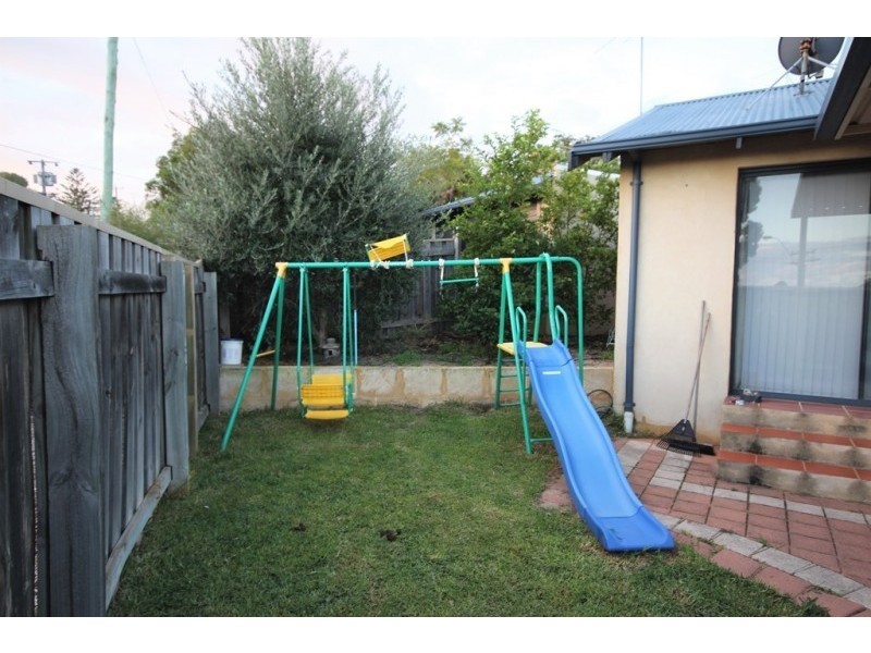 7b Bassett St, Willagee WA 6156