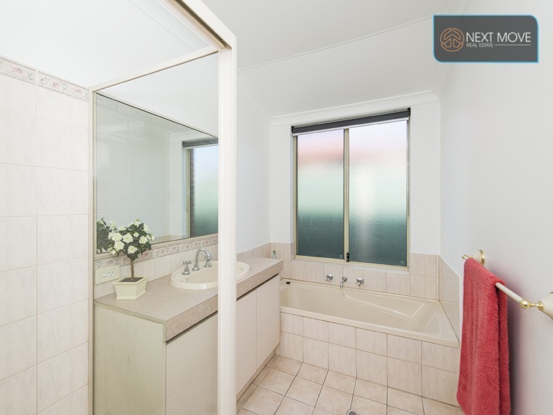 4 Songlark Place, Huntingdale WA 6110