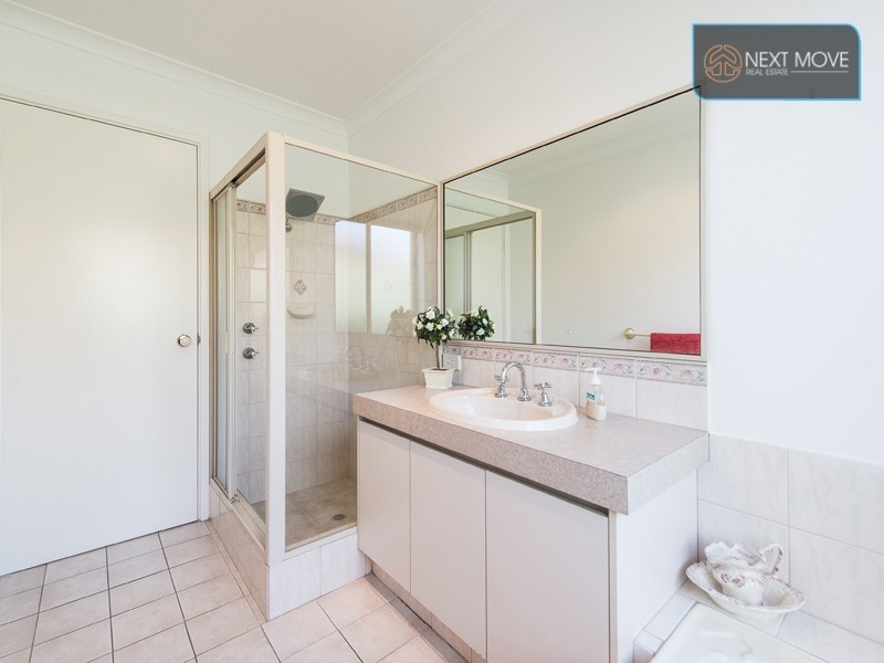 4 Songlark Place, Huntingdale WA 6110