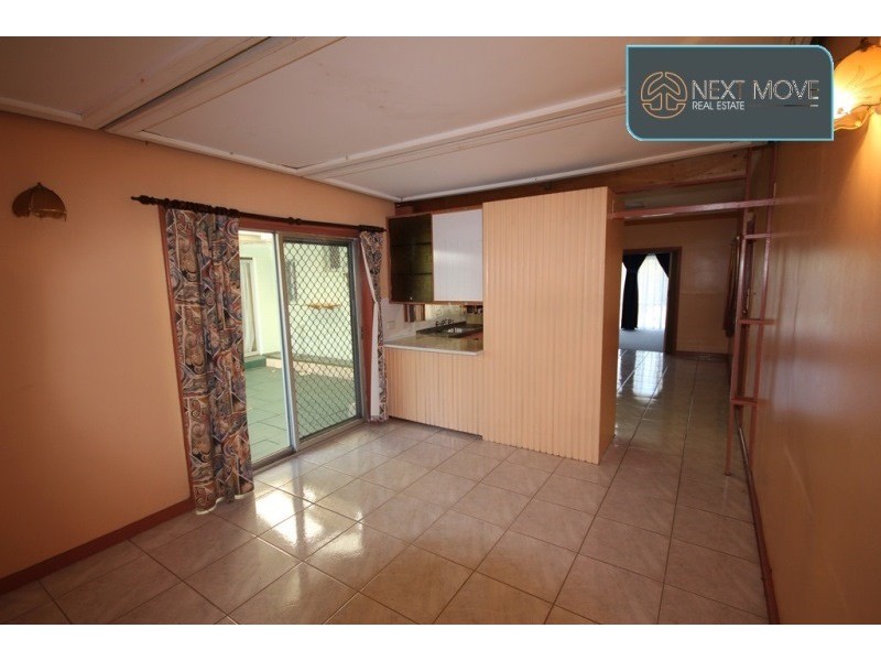 8 Moorhouse Street, Willagee WA 6156
