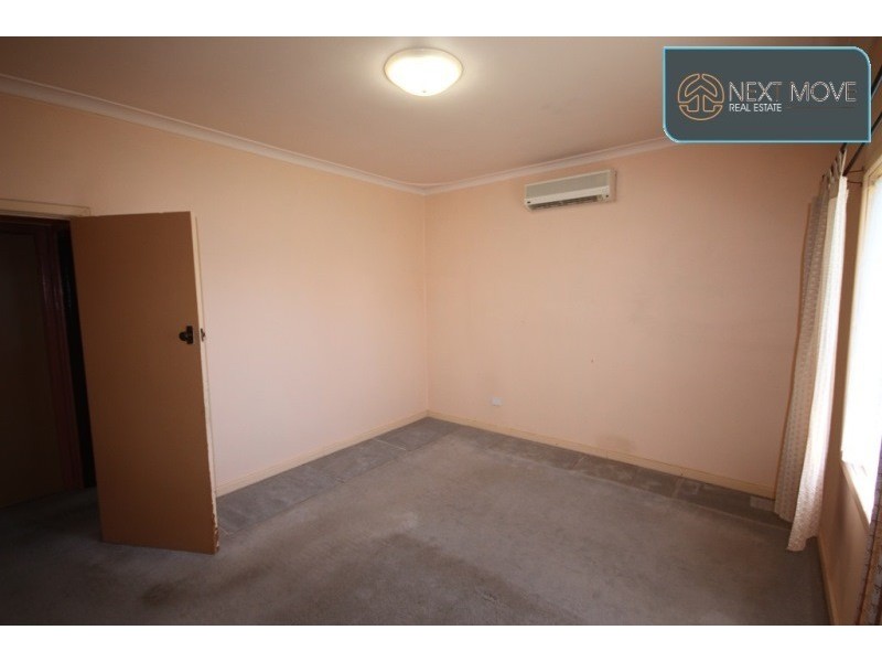 8 Moorhouse Street, Willagee WA 6156