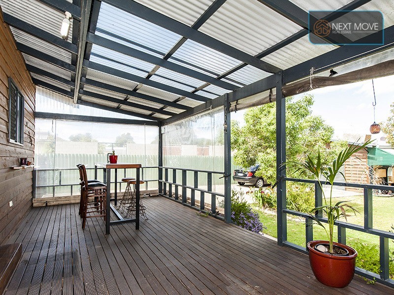 8 Dunford St, Willagee WA 6156