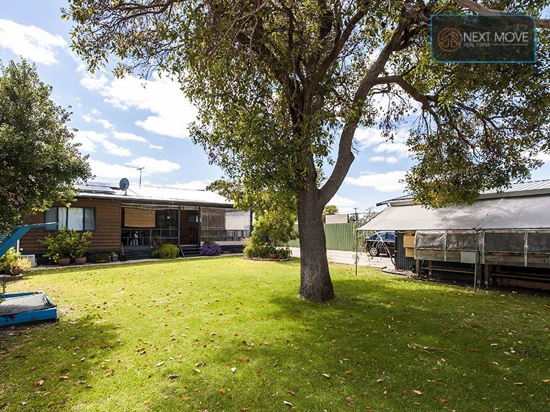 8 Dunford St, Willagee WA 6156