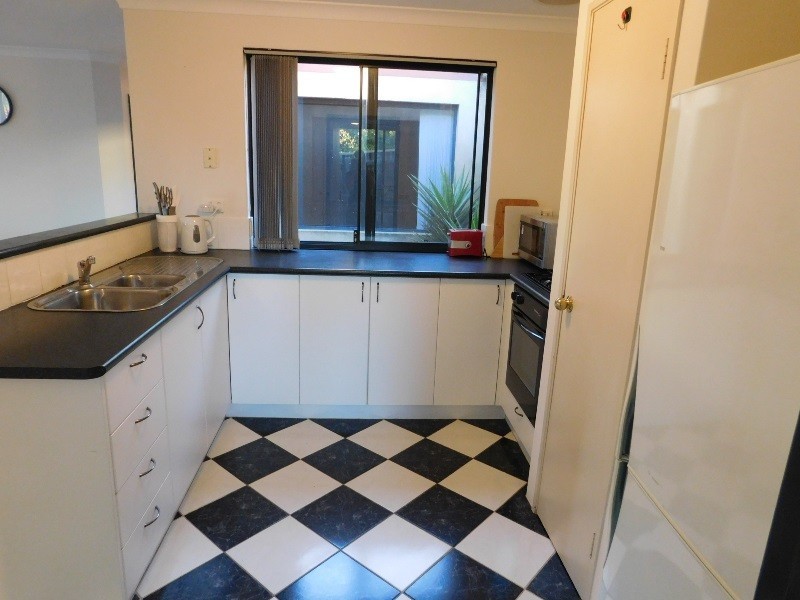 7b Bassett St, Willagee WA 6156