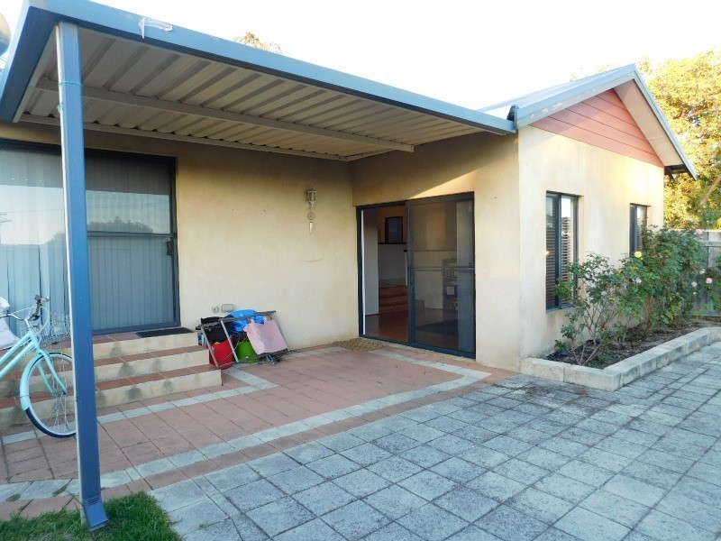 7b Bassett St, Willagee WA 6156