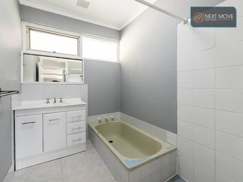 5 Kurrajong Way, Camillo WA 6111