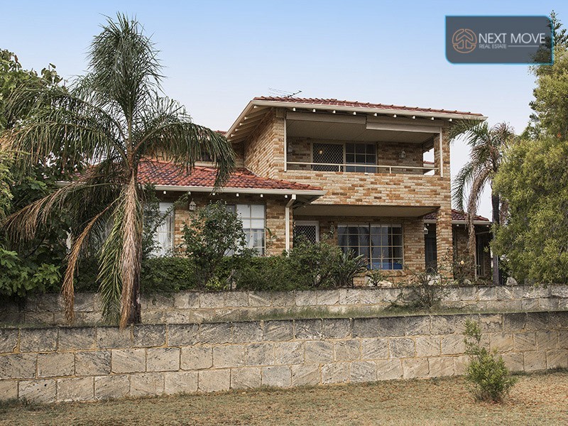 14 Luscombe Way, Coogee WA 6166