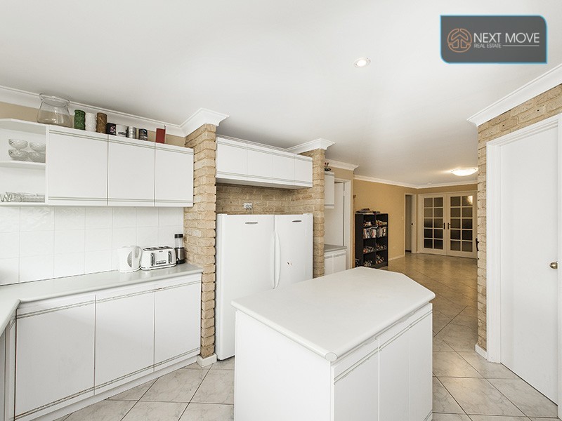 14 Luscombe Way, Coogee WA 6166