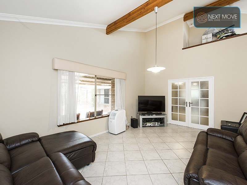 14 Luscombe Way, Coogee WA 6166