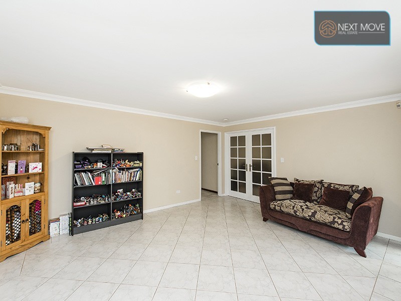 14 Luscombe Way, Coogee WA 6166