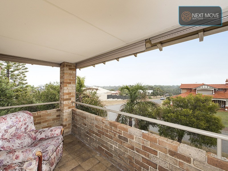 14 Luscombe Way, Coogee WA 6166