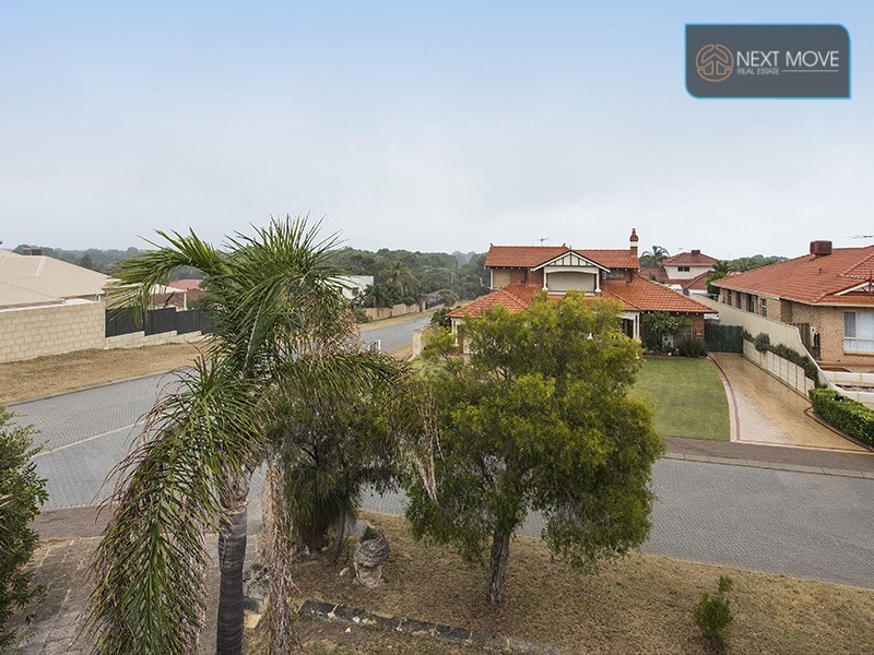 14 Luscombe Way, Coogee WA 6166