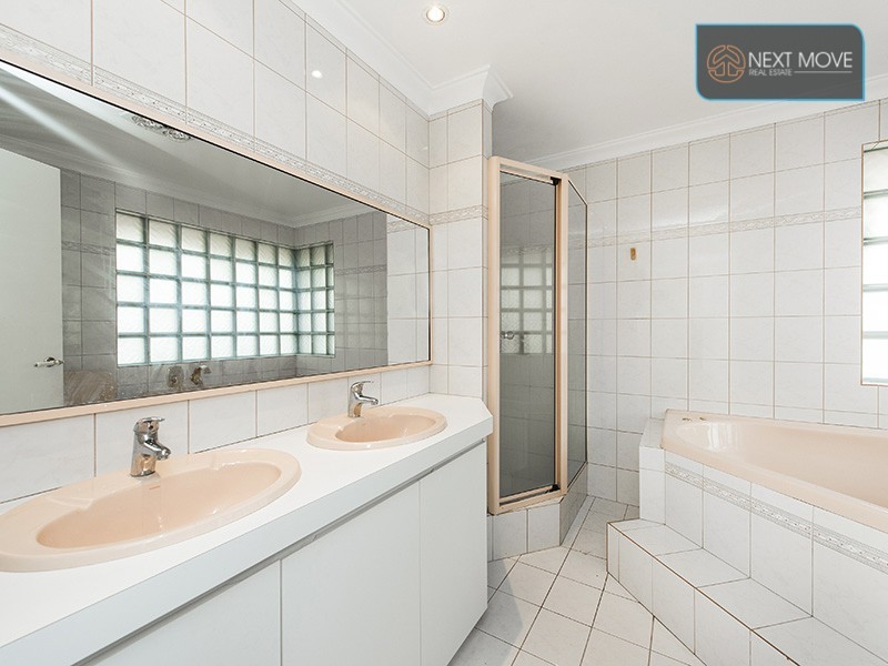 14 Luscombe Way, Coogee WA 6166
