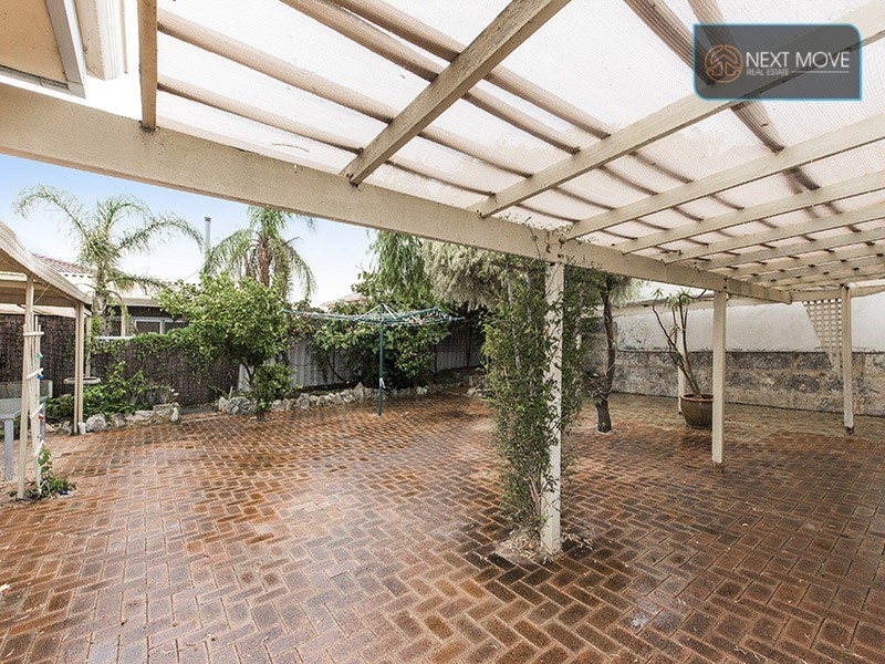 14 Luscombe Way, Coogee WA 6166