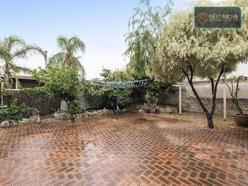 14 Luscombe Way, Coogee WA 6166