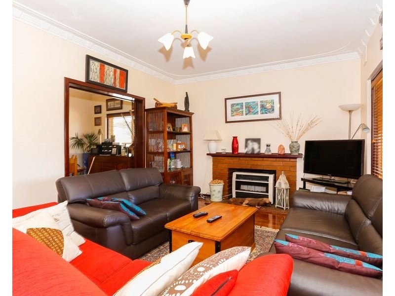 28 Ivermey, Hamilton Hill WA 6163