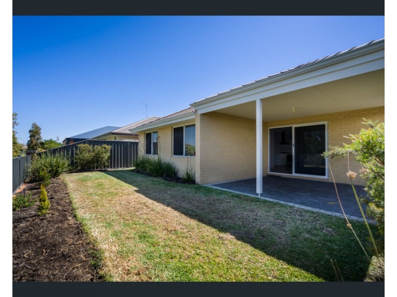 15 Bellas Circuit, Piara Waters WA 6112