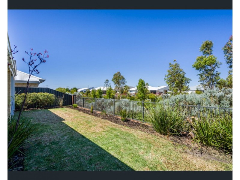 15 Bellas Circuit, Piara Waters WA 6112
