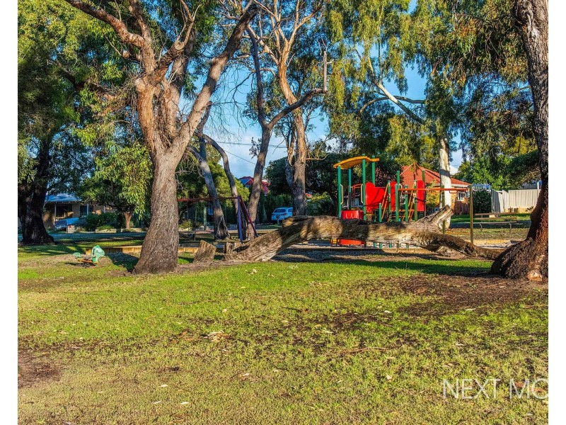 15 Chilton St, Willagee WA 6156