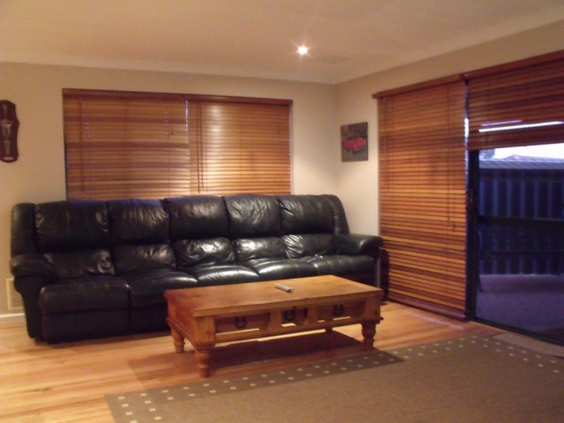 15 Retreat Green, Banksia Grove WA 6031