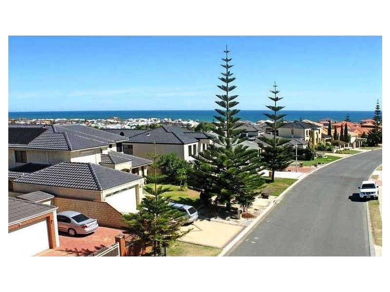 19 Rochester Drive, Mindarie WA 6030