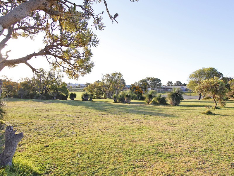 18 Callander Avenue, Kinross WA 6028