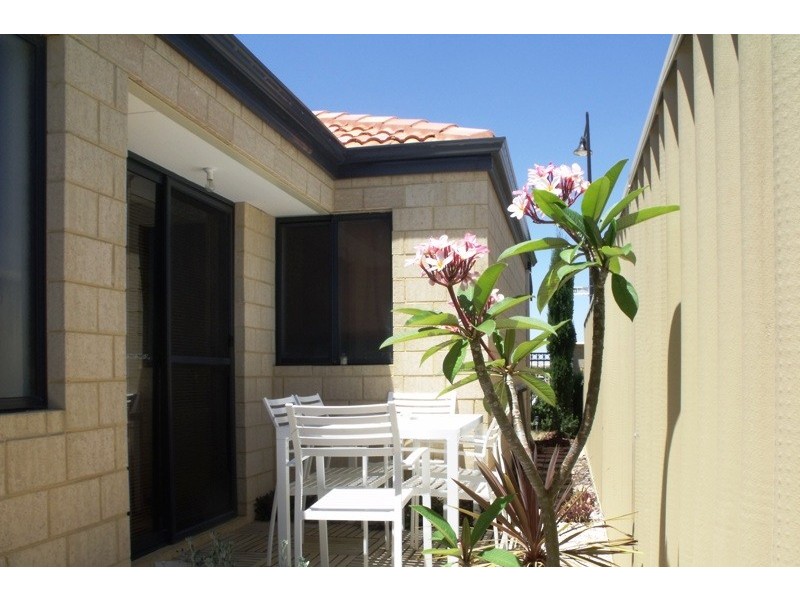 25 Whitland Street, Butler WA 6036