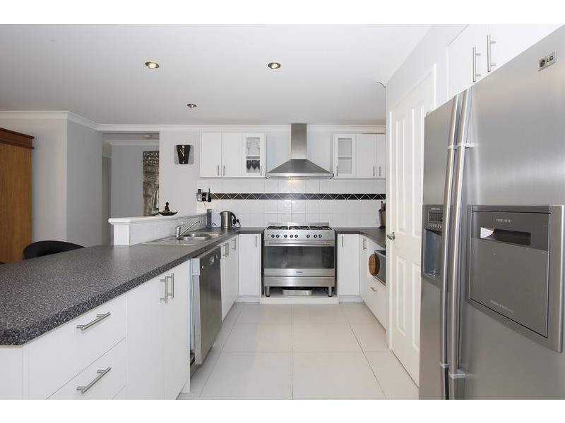 9 Elmhurst Drive, Clarkson WA 6030