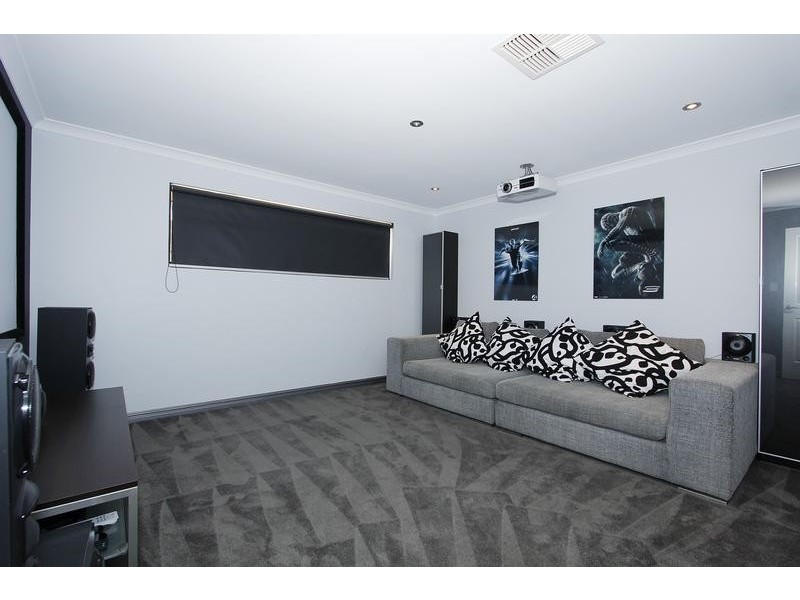 9 Elmhurst Drive, Clarkson WA 6030