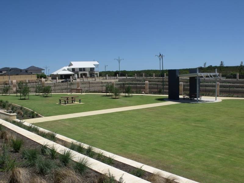 33 St lucia Road, Iluka WA 6028