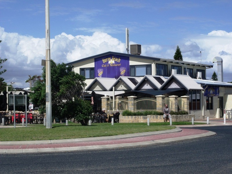 33 St lucia Road, Iluka WA 6028