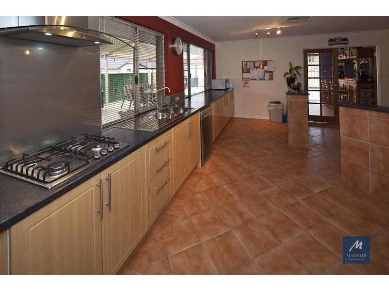 11 Menteith Place, Kinross WA 6028