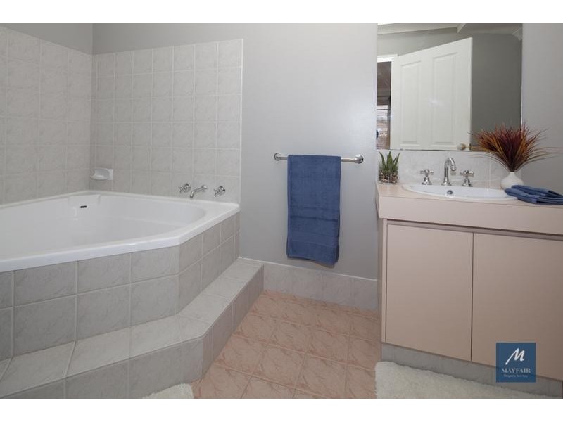 11 Menteith Place, Kinross WA 6028