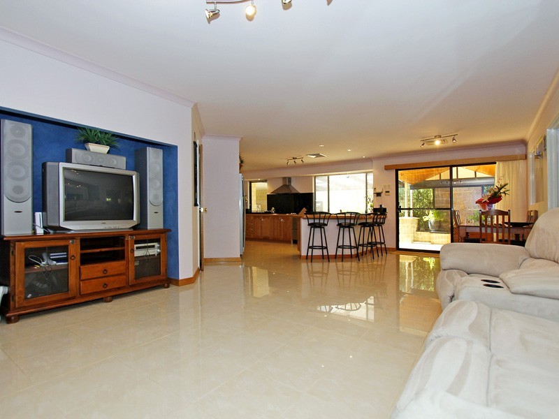 102 Kingsbridge Boulevard, Butler WA 6036