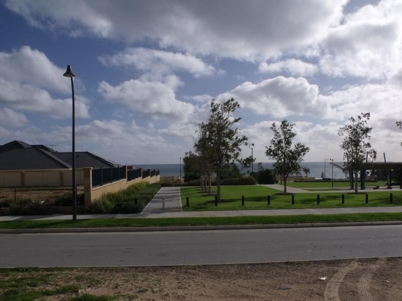 12 Yarmouth Road, Jindalee WA 6036