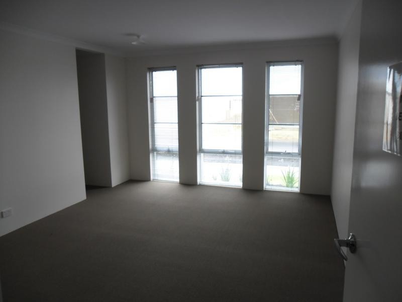 10 Pontoon Way, Alkimos WA 6038