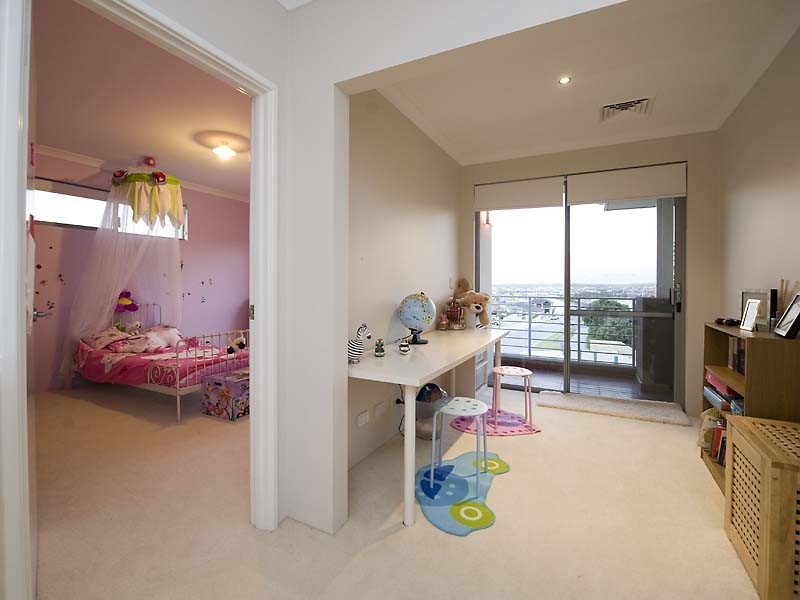 7 Seabird Bend, Jindalee WA 6036