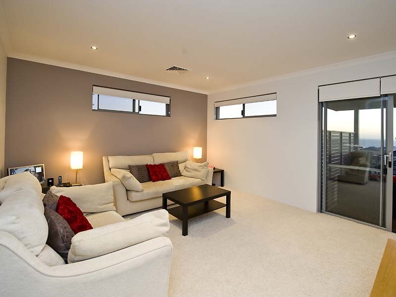 7 Seabird Bend, Jindalee WA 6036