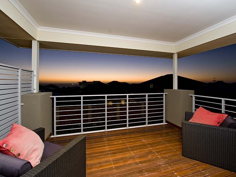 7 Seabird Bend, Jindalee WA 6036