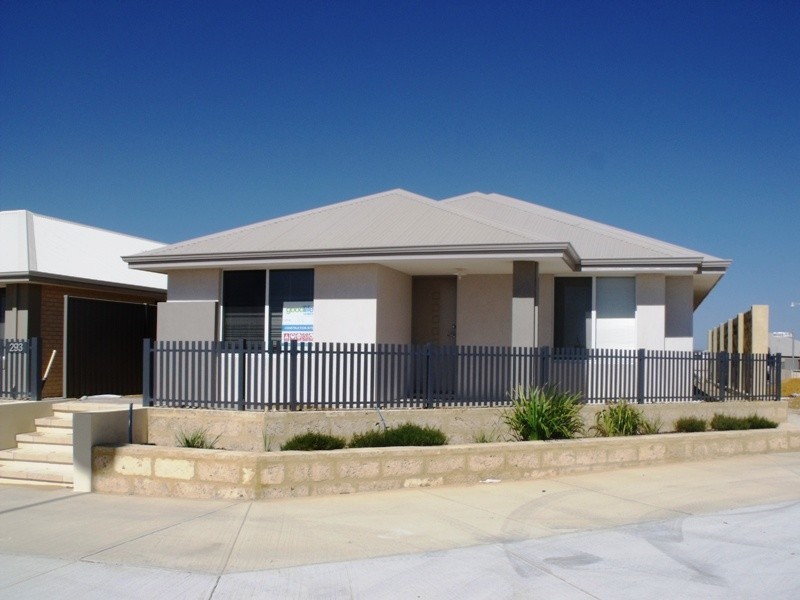 293 Benenden Ave, Alkimos WA 6038