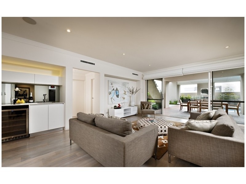 265 Santa Barbara Parade, Jindalee WA 6036
